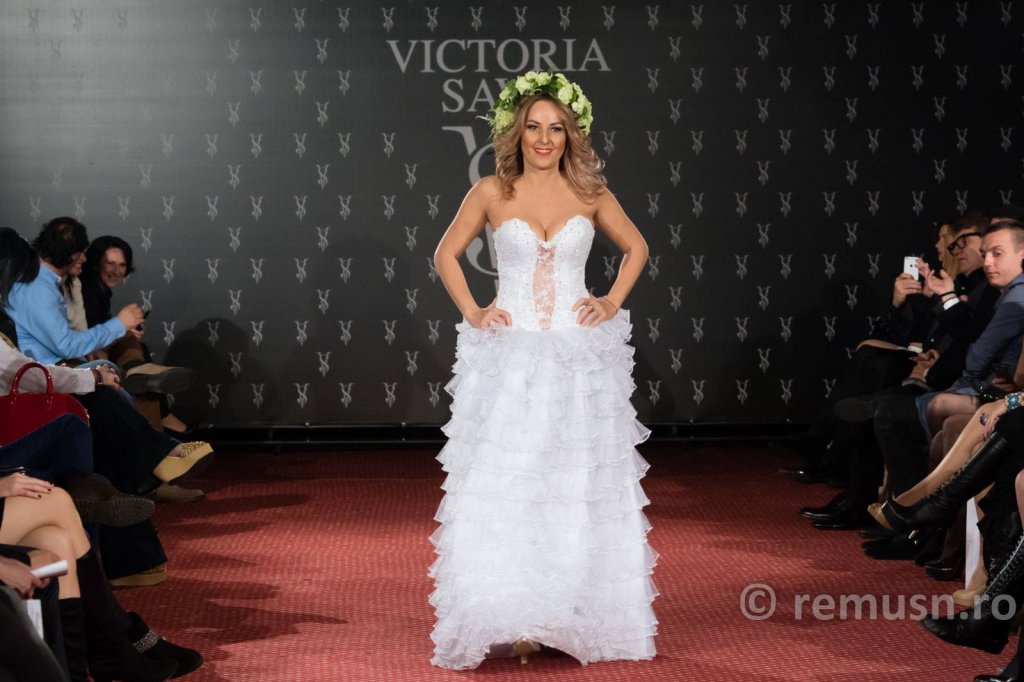 După 26 de ani, o vedetă a îmbrăcat din nou rochia de mireasă! Vezi despre cine este vorba!