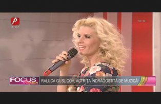 Raluca Guslicov, alias Teo de la "Trăsniţii", s-a apucat de cântat!