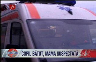 Copil batut, mama suspecta