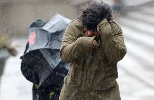 Informare meteo: Ploi si intensificari ale vantului pana marti