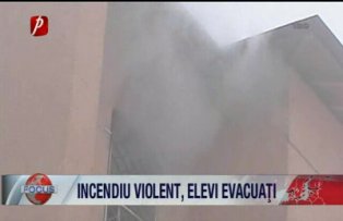 Incendiu violent, elevi evacuati