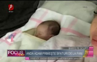 Anda Adam primeşte sfaturi de la fani