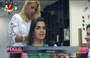 Nu o prinzi niciodată pe picior greşit! Francesca Lucarelli, mereu chic şi sexy!