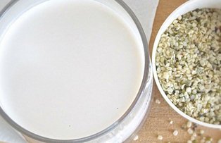 Laptele de canepa, alimentul care poate preveni bolile de inima. Cum sa-l prepari acasa