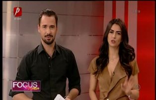 Kardashian, sâni perfecţi cu... bandă adezivă!