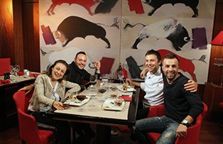 Mărturisiri surprinzătoare din vieţile bucătarilor, la Cireaşa de pe Tort