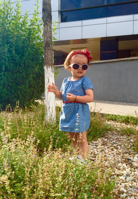 Renata, fiica Liviei Graur, pasionata de moda, desi nu a implinit, inca, doi ani