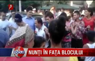 Nunti in fata blocului