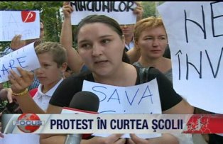 Protest in curtea scolii