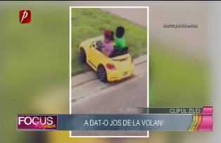 Clipul zilei: a dat-o jos de la volan!