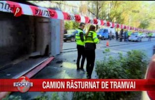 Camion rasturnat de tramvai