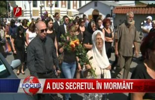 A dus secretul în mormânt