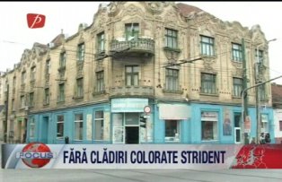 Fara cladiri colorate strident