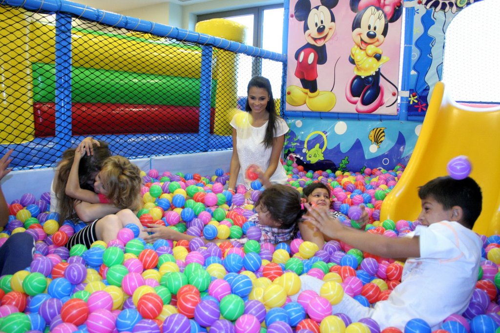 Anca Serea si Diana Bart le-au facut viata mai frumoasa unor copii defavorizati