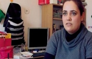 Rar mai auzi asa ceva. De ce doarme in scoala o educatoare din Alba