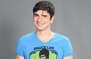 Alex Bogdan îşi face debutul regizoral cu spectacolul „Happy End”