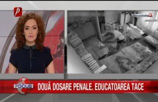 Două dosare penale. Educatoarea tace