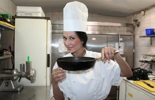 Azi, de la 17:00, la Cireaşa de pe tort, Nicoleta Luciu impresionează din nou
