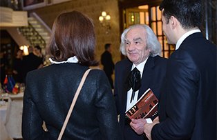 LEON DĂNĂILĂ DISTINS CU PREMIUL FOREIGN POLICY ROMÂNIA PENTRU DEDICAREA FAŢĂ DE PACIENŢI ŞI ŞTIINŢA MEDICALĂ