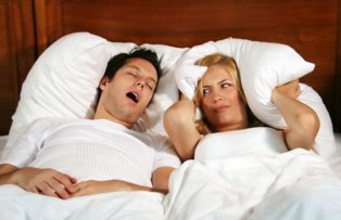 Vorbesti in somn? Iata cauzele si afla cum poti scapa de acest obicei
