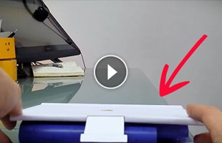 VIDEO A crezut că primeşte o felicitare normală de Crăciun, dar când a deschis-o a fost uimit