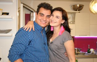 Bursucu’ îşi etalează talentul culinar şi… vocal, la “Cireaşa de pe tort”!
