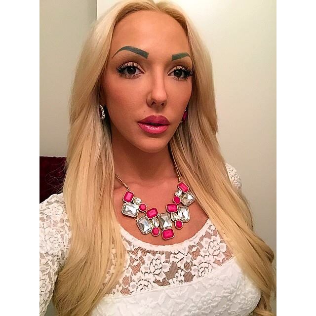 Ce jenant! A vrut să fie sexy, dar a ratat spectaculos! Vezi schimbarea de look a Alexandrei Harra!