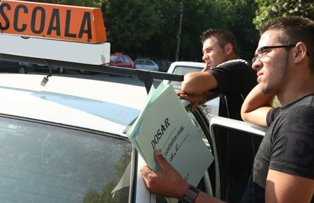 Legea s-ar putea modifica! Permis de conducere doar pentru cei care stiu sa scrie si sa citeasca