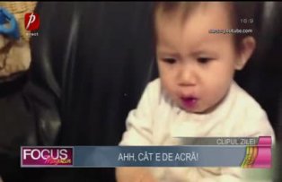 Clipul zilei: Bebelusii si lamaia