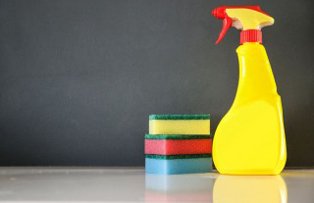 Trucuri pentru curatenie rapida in bucatarie