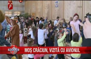 Mos Craciun vizita cu avionul