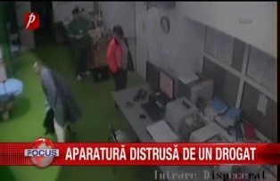 Aparatura distrusa de un drogat
