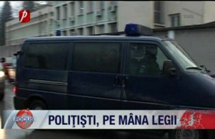 Politistii pe mana legii