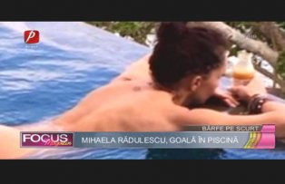 Mihaela Rădulescu, goală în piscină