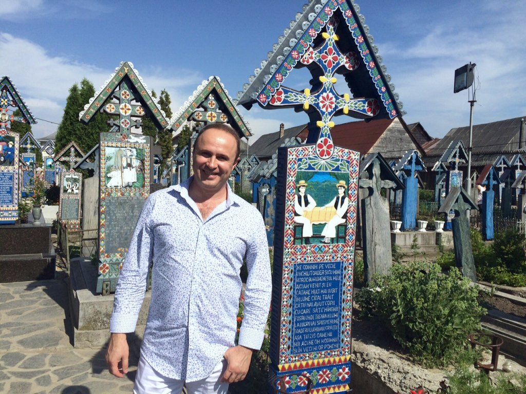 Pupaza de la Trasnitii si-a facut poze cu ursul in vacanta