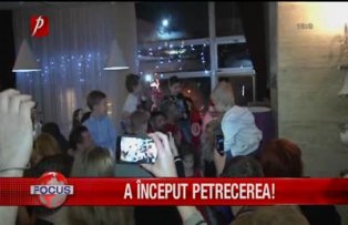 A inceput petrecerea