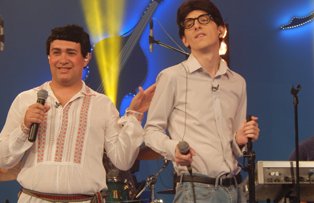 Pe inserat, Cristi din Banat vine reincarcat, intr-o parodie muzicala, la Cronica Carcotasilor!