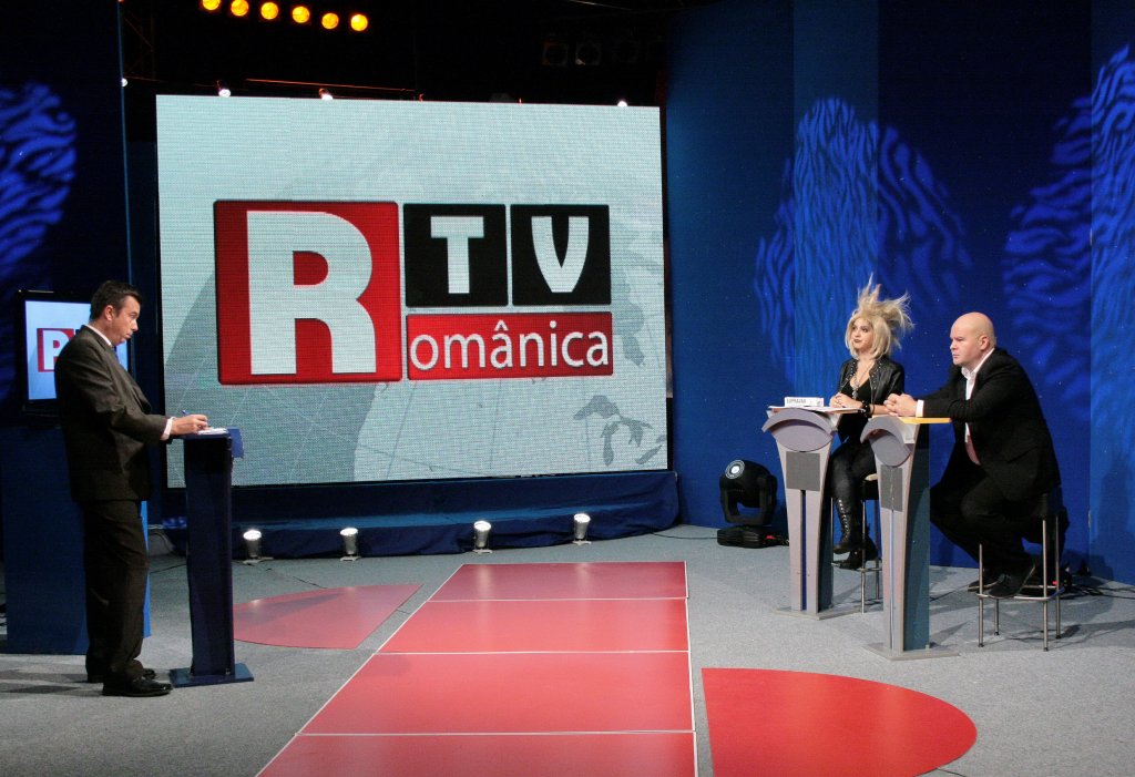 La “Cronica Cârcotaşilor”, “Supravax” descreţeşte frunţi şi aduce zâmbetul pe buze