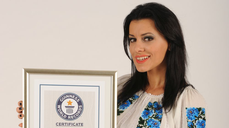 Livia Taloi alias Ema din Trasnitii si-a sarbatorit ziua de nastere pe platourile de filmare