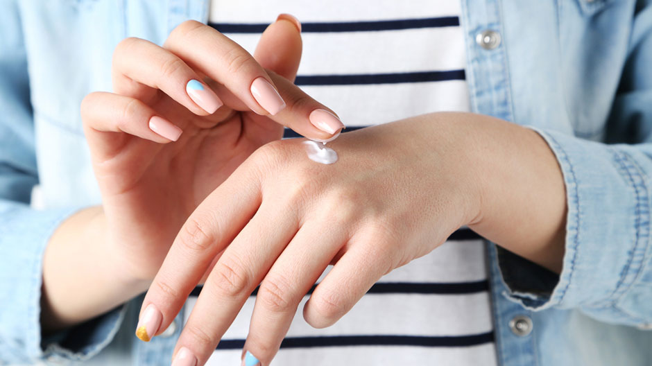 Vaselina cosmetica, produsul minune care te scapa de orice problema a pielii