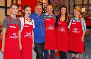 TRĂSNIŢII GRIG CHIROIU ŞI LIVIA TALOI ALIAS PUPĂZĂ ŞI EMA SE BAT ÎN DOUĂ REŢETE DE TORTURI LA MAMA MEA GĂTEŞTE MAI BINE!