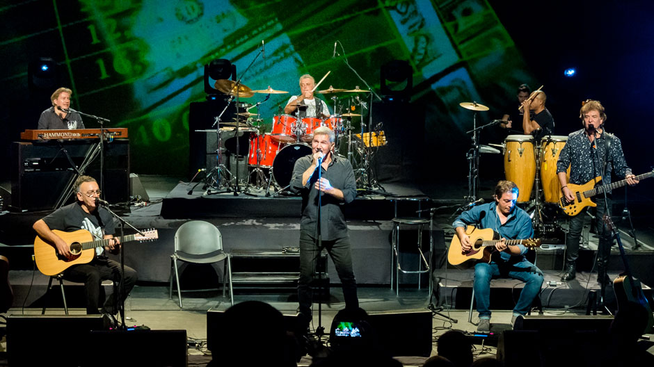 De Să​rbă​tori, un cadou muzical cu iubire şi emoţie de la Holograf