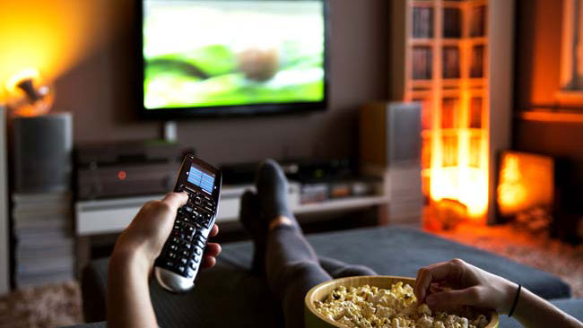 Studiu: Cate ore de privit la televizor te pot ucide