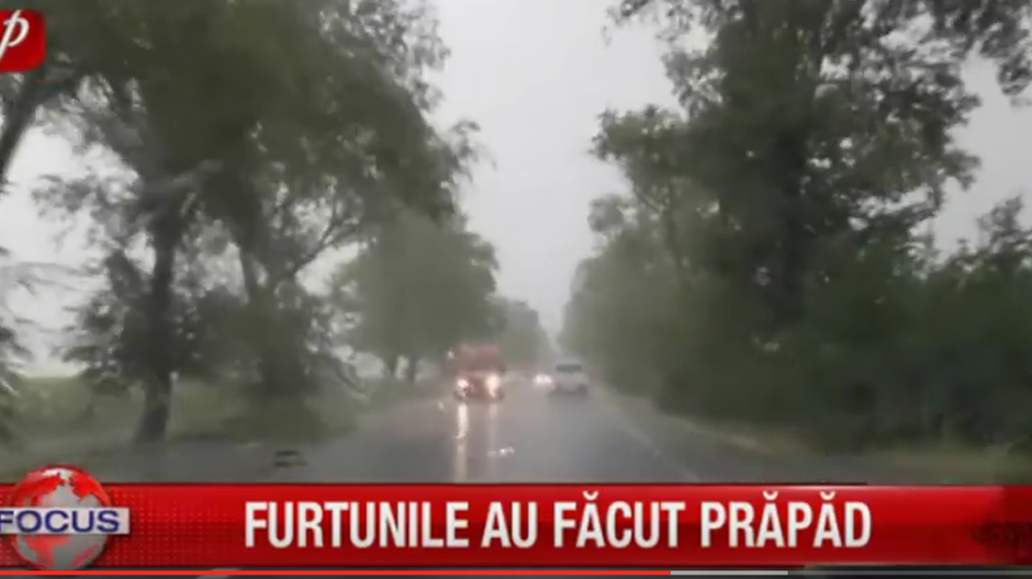 Furtunile puternice au oferit scene de groază în Iaşi şi în Arad