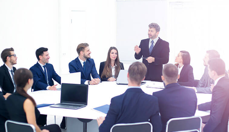 Cum să nu iei criticile în nume de rău la serviciu! Ce reclamaţii primesc femeile