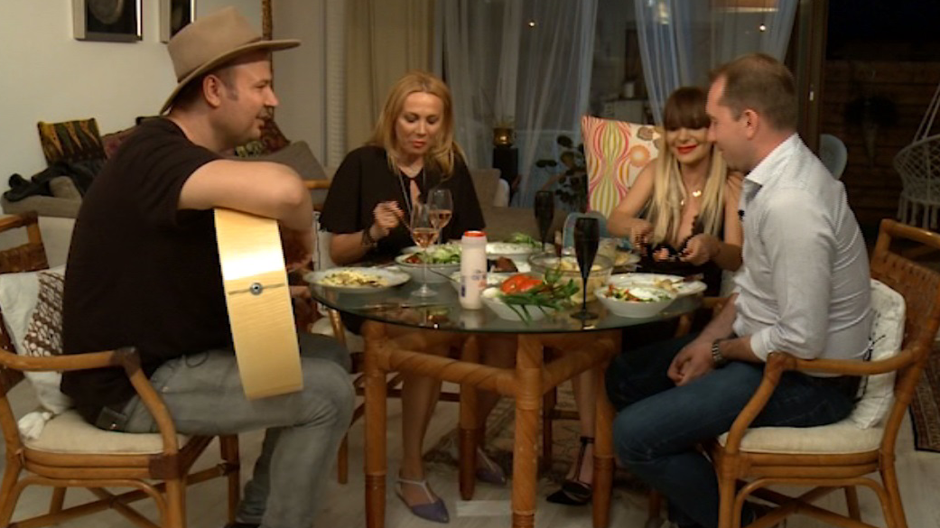 Distracţie maximă la Super Cireaşa de pe tort cu Dan Helciug, Dana Săvuică, Andreea Antonescu şi Mihai Sturzu!